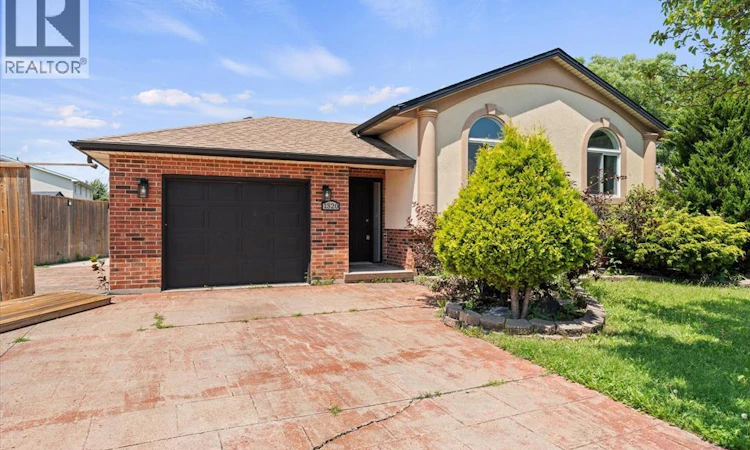 1320 Hansen Crescent