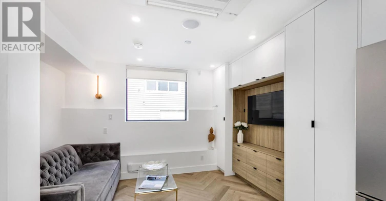 13R Mansfield Avenue, Toronto, ON, M6J 2A9 - 6