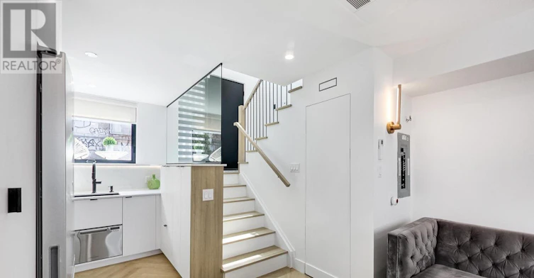 13R Mansfield Avenue, Toronto, ON, M6J 2A9 - 13