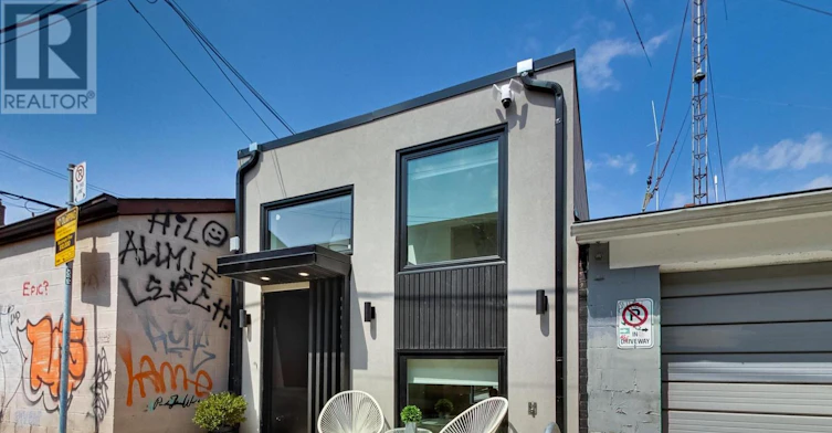 13R Mansfield Avenue, Toronto, ON, M6J 2A9 - 2