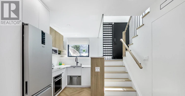 13R Mansfield Avenue, Toronto, ON, M6J 2A9 - 11
