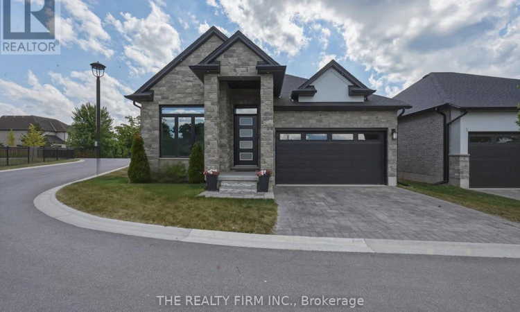 1-6990 Clayton Walk