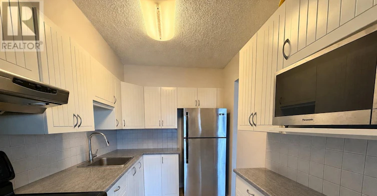 909 158a Mcarthur Avenue, Ottawa, ON, K1L 7E7 - 7