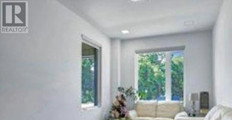 ROOM 3-528 Jones Road, Hamilton, ON, L8E 5C1 - 2