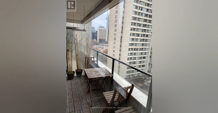 1716-111 Elizabeth Street, Toronto, ON, M5G 1P7
