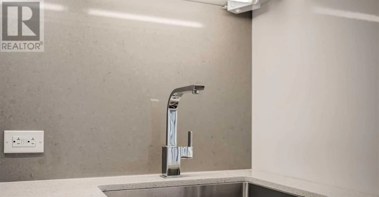 631-20 Minowan Miikan Lane, Toronto, ON, M6J 0E5 - 8