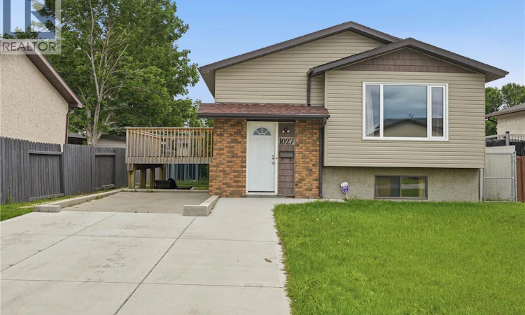 1027 Victory Crescent