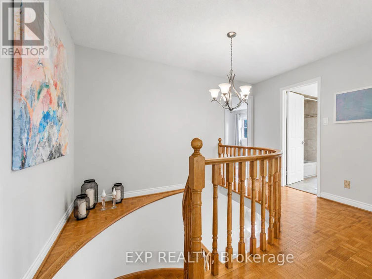 16 Wainwright Avenue, Richmond Hill, ON, L4C 5R5 - 18