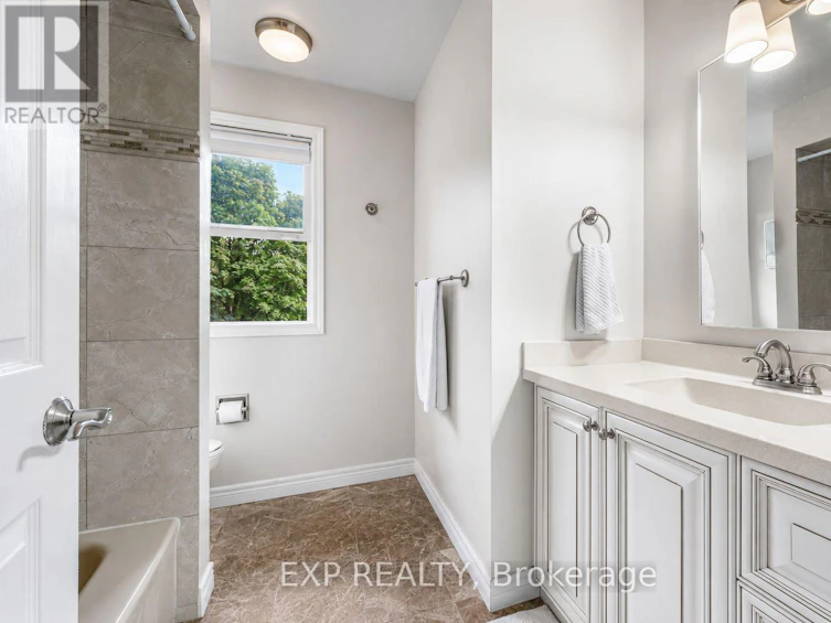 16 Wainwright Avenue, Richmond Hill, ON, L4C 5R5 - 27
