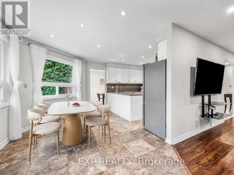16 Wainwright Avenue, Richmond Hill, ON, L4C 5R5 - 12