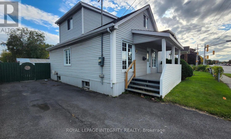 360 9th Street W