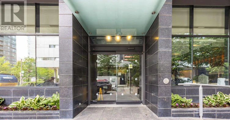 332-8 Telegram Mews, Toronto, ON, M5V 3Z5 - 3