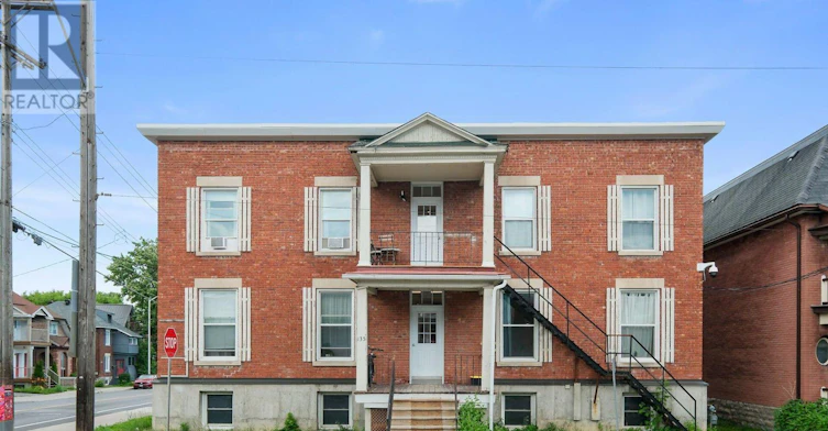 3-135 Concord Street S, Ottawa, ON, K1S 0Z3