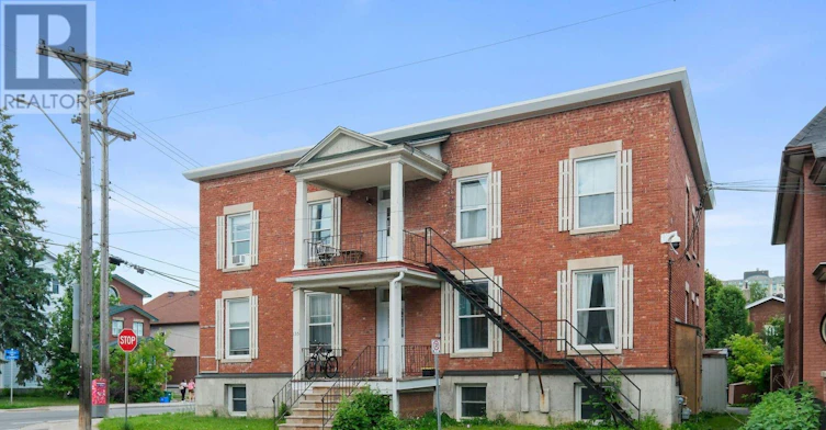 3-135 Concord Street S, Ottawa, ON, K1S 0Z3 - 3