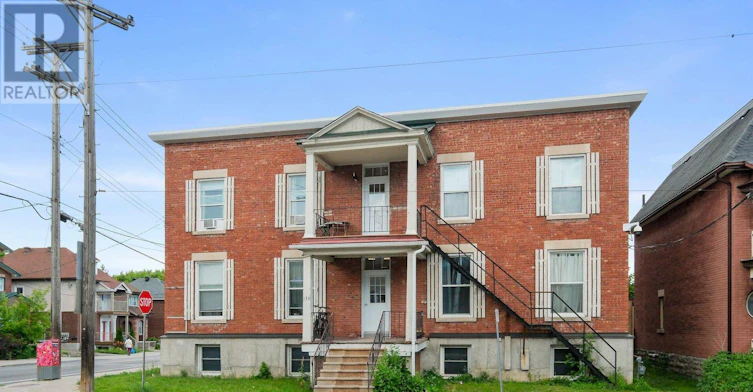 3-135 Concord Street S, Ottawa, ON, K1S 0Z3 - 2