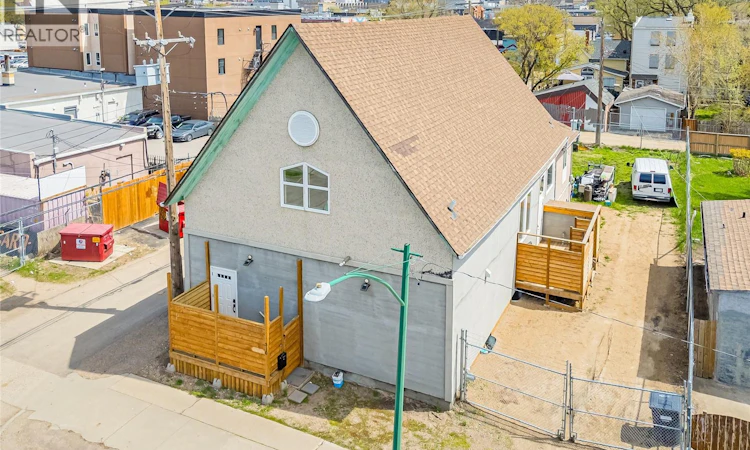 310 F Avenue S