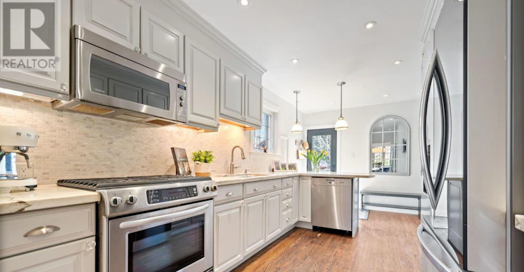 60 Thompson Avenue, Toronto, ON, M8Z 3T4 - 11