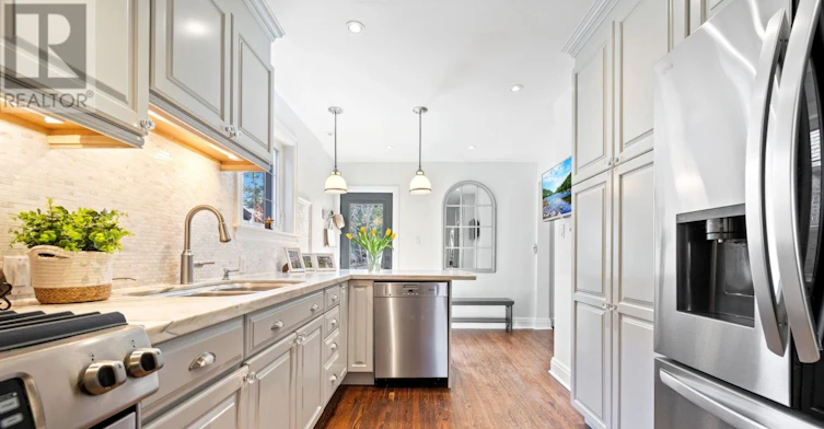 60 Thompson Avenue, Toronto, ON, M8Z 3T4 - 12
