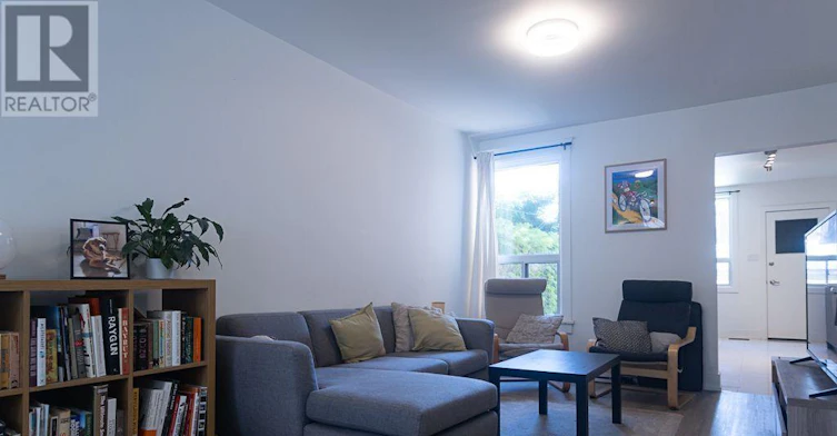 6 Macklem Avenue, Toronto, ON, M6J 3M2 - 6