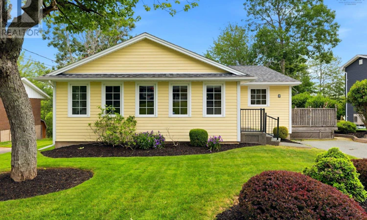7 Oakley Avenue