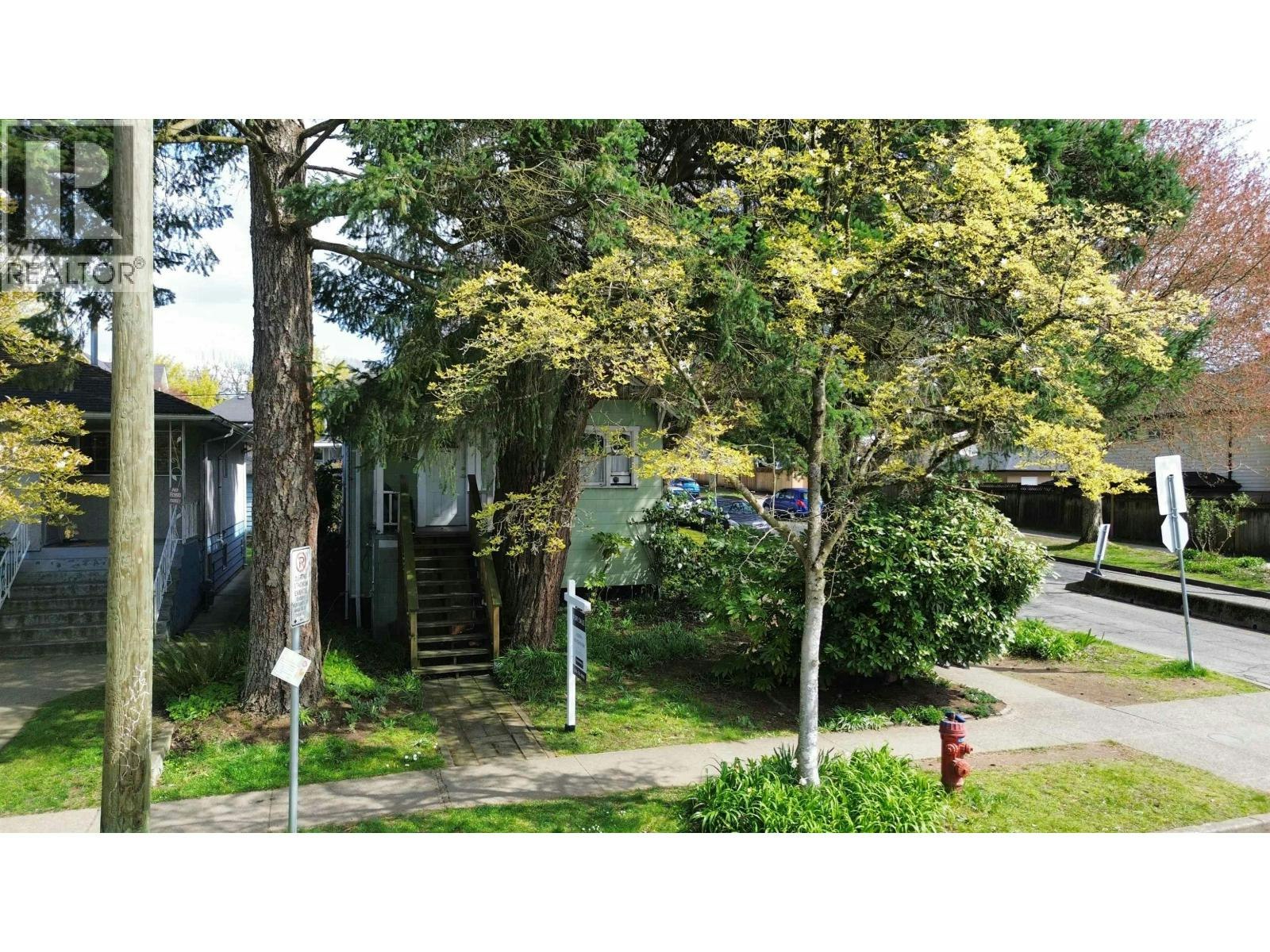 4496 Ontario Street, Vancouver, BC, V5V 3H1