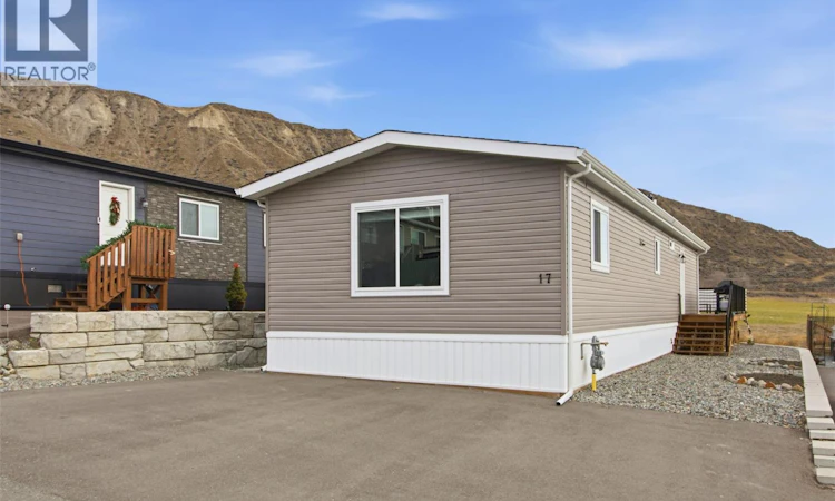 17-712 E Shuswap Road