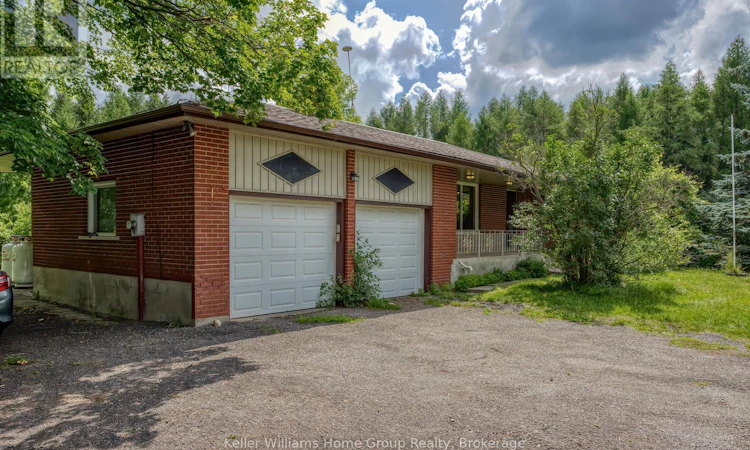 832 Victoria Road S