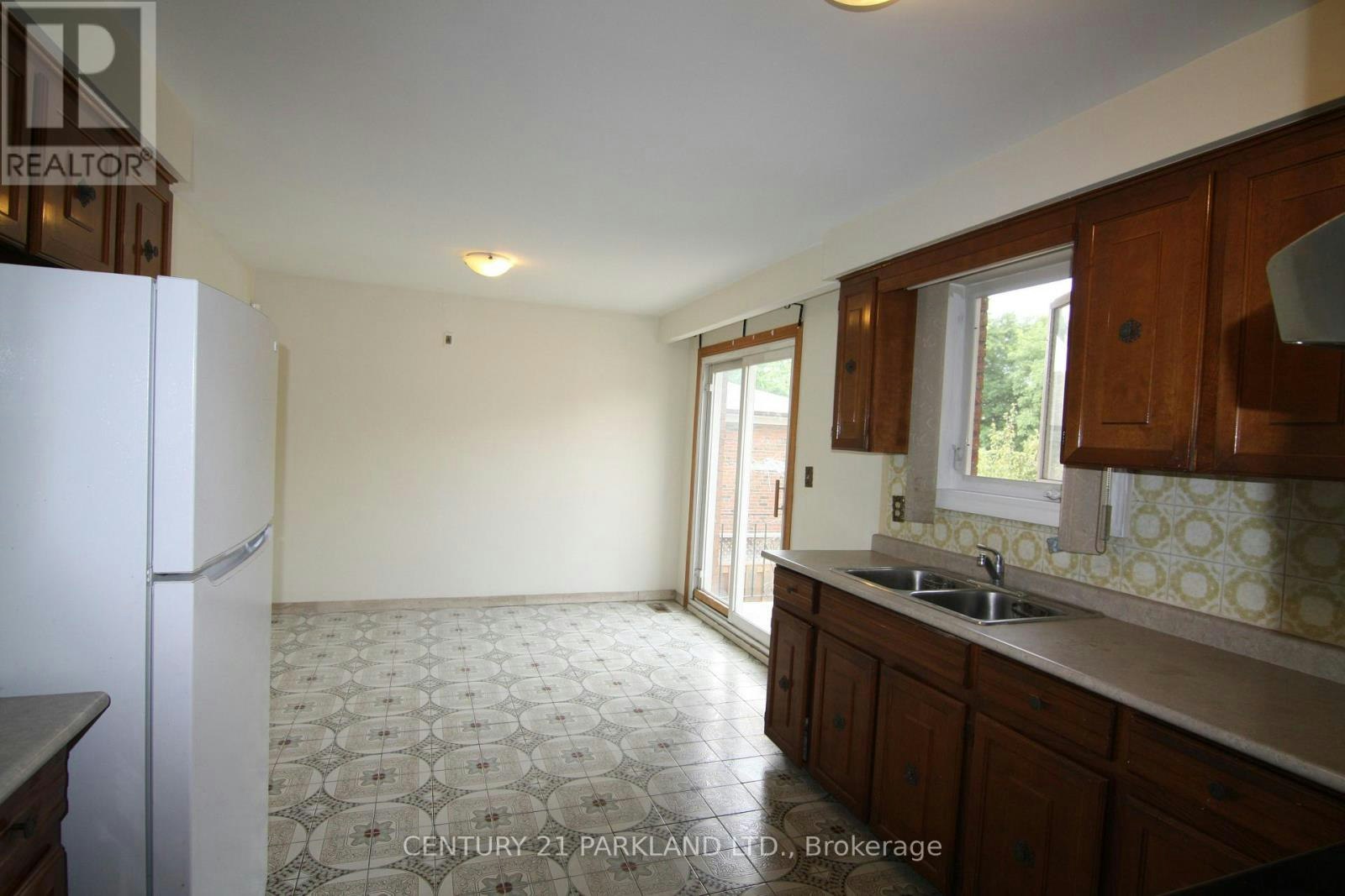 38 Beamsville Drive, Toronto, ON, M1T 3S2 - 7