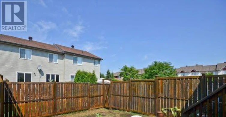 246 Duntroon Circle, Ottawa, ON, K1T 4C6 - 2