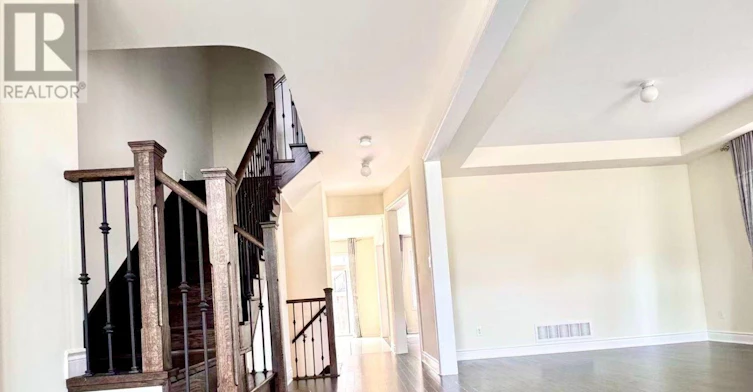 921 Goring Circle, Newmarket, ON, L3X 0B6 - 2