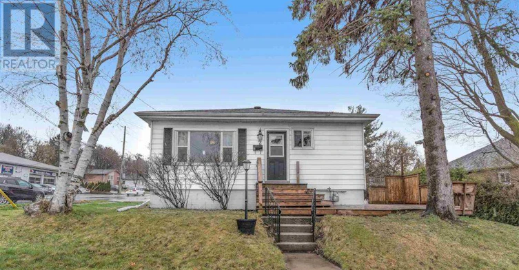 2-2 Howard Crescent, Kingston, ON, K7M 3C6