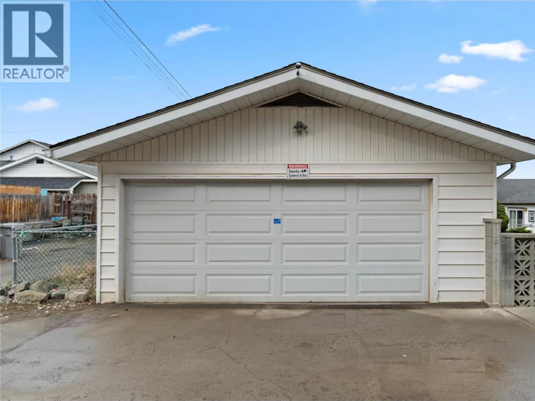 1045 Dominion Street, Kamloops, BC, V2C 2Y4 - 9