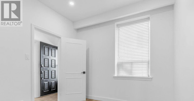 MAIN-5 Clinton Place, Toronto, ON, M6G 1J8 - 4