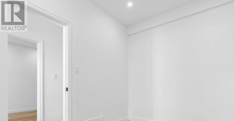 MAIN-5 Clinton Place, Toronto, ON, M6G 1J8 - 3