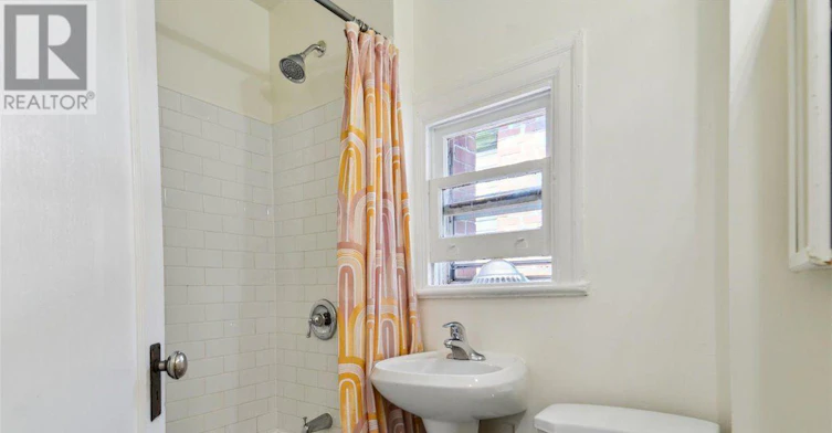 162 Jones Avenue, Toronto, ON, M4M 3A3 - 33