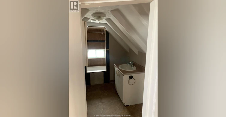 154 Thames Street, Chatham-Kent, ON, N7L 2Y8 - 2