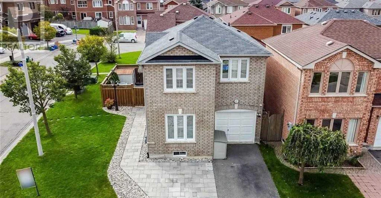 67 Denton Circle, Vaughan, ON, L6A 2N4