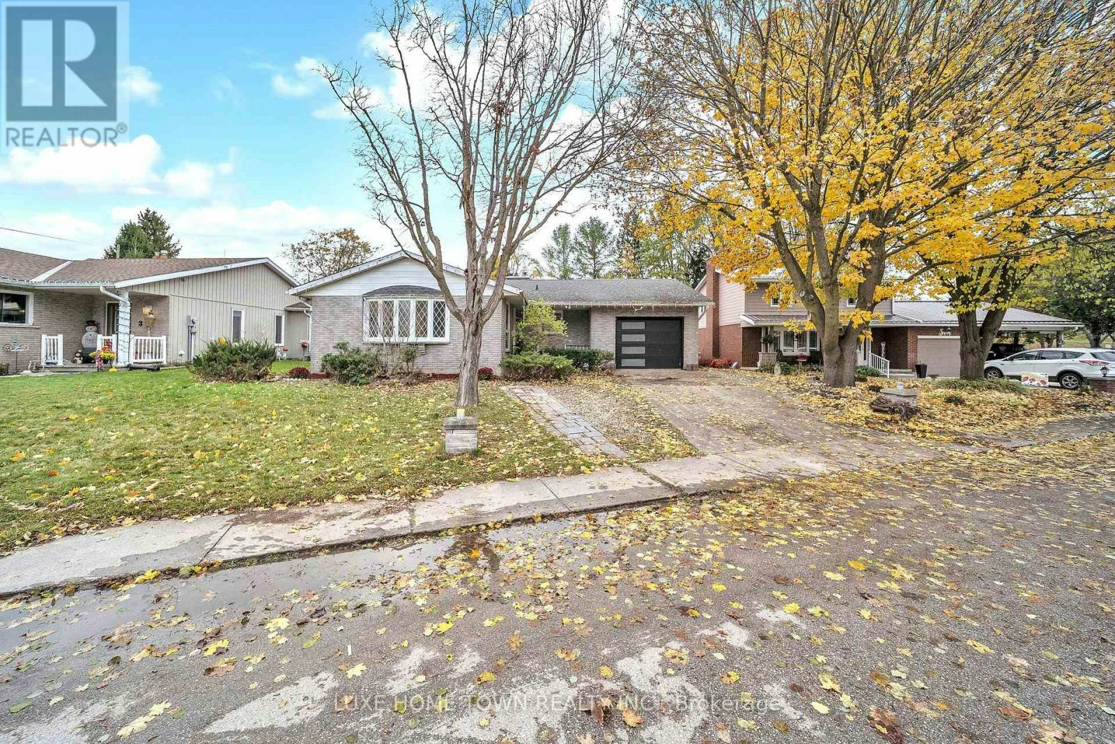 5 Centennial Drive, Brockton, ON, N0G 2V0 - 2