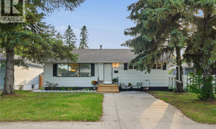 1706 Ewart Avenue