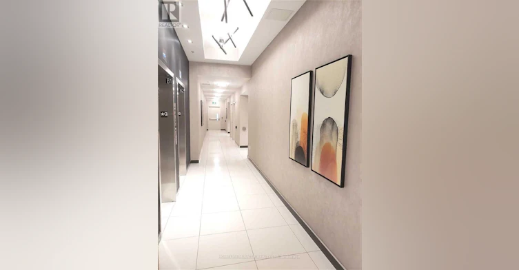 510-99 Eagle Rock Way, Vaughan, ON, L6A 5A7 - 2