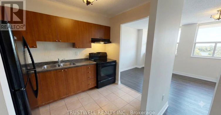 209-3501 Glen Erin Drive, Mississauga, ON, L5L 2E9 - 3