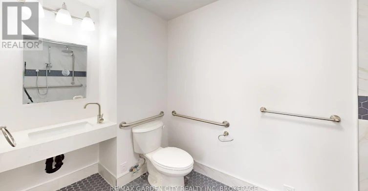 MAIN-670 Upper Wellington Street, Hamilton, ON, L9A 3R1 - 11
