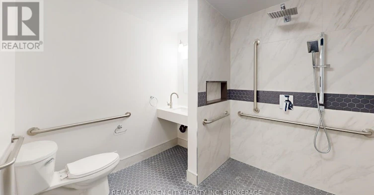 MAIN-670 Upper Wellington Street, Hamilton, ON, L9A 3R1 - 8