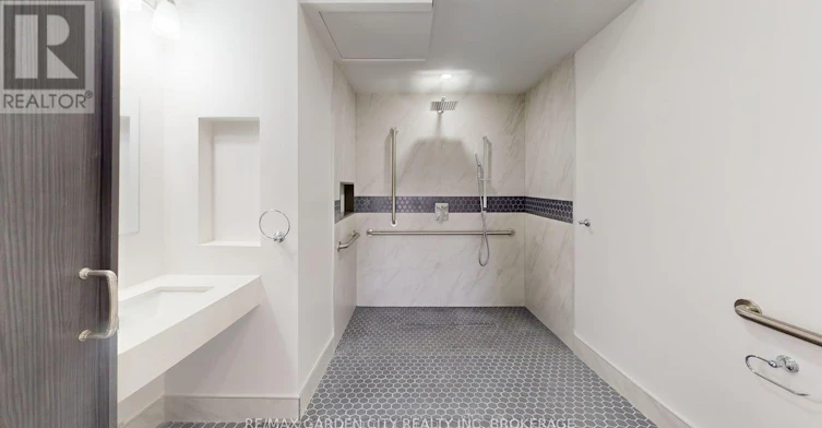 MAIN-670 Upper Wellington Street, Hamilton, ON, L9A 3R1 - 9