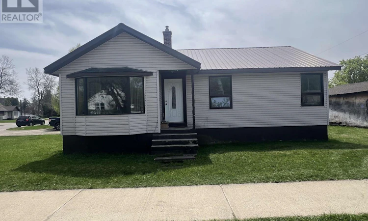 101 Pine Crescent