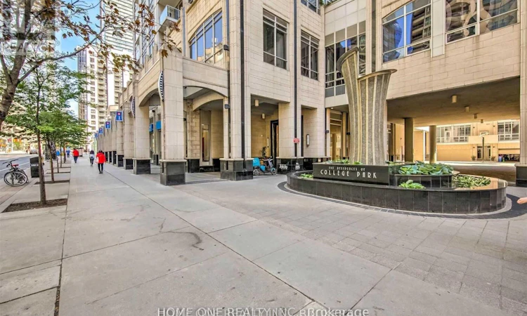 2604-761 Bay Street