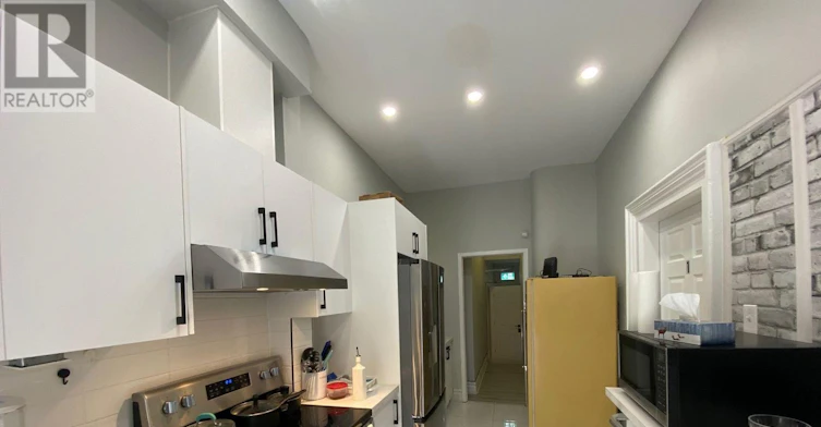 202-206 Carlton Street, Toronto, ON, M5A 2L1 - 3