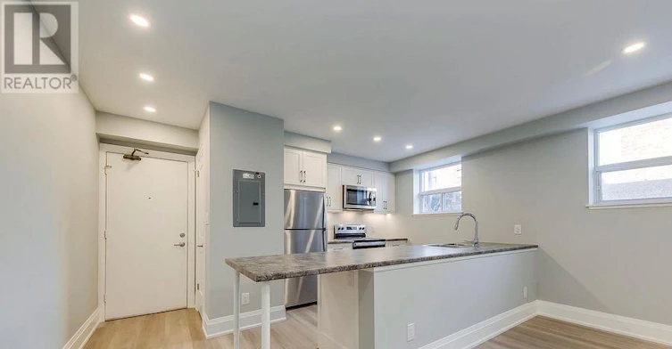 2-320 Lakeshore Road, Mississauga, ON, L5H 1G8 - 8