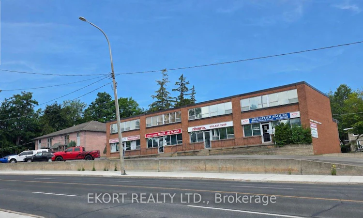 290 Dundas Street W