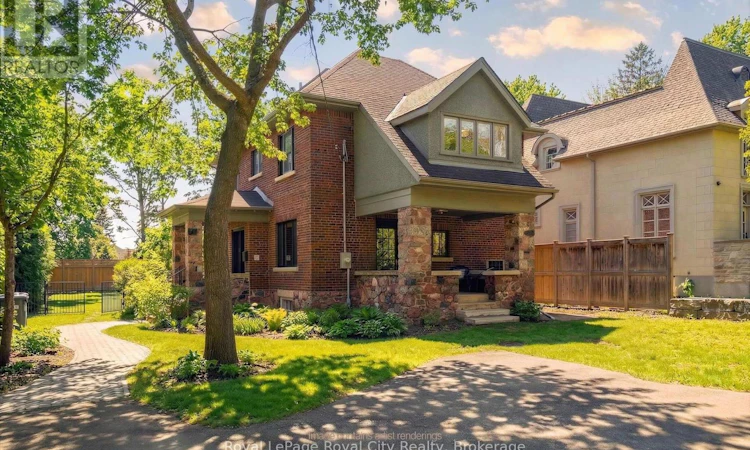 87 University Avenue W